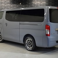 5855  日産 キャラバン GRANDプレミアム GX (MC後モデル)2WD 2,400cc(ディーゼル車) 2/5人乗車 10kmのサムネイル
