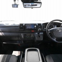 5703 令和4年式 ハイエース スーパーGL ダークプライム2　2WD 2,800cc (ディーゼル) 2/5人乗車 6.6万kmのサムネイル