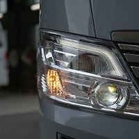 5533.令和7年式 キャラバン グランドプレミアムGX アティックス8 2WD 2,000cc ガソリン車 寒冷地仕様 走行180キロ 新車未登録のサムネイル