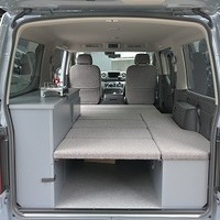 5533.令和7年式 キャラバン グランドプレミアムGX アティックス8 2WD 2,000cc ガソリン車 寒冷地仕様 走行180キロ 新車未登録のサムネイル