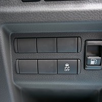 5533.令和7年式 キャラバン グランドプレミアムGX アティックス8 2WD 2,000cc ガソリン車 寒冷地仕様 走行180キロ 新車未登録のサムネイル