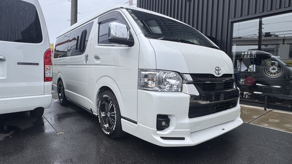 CRS横浜店　ハイエース　天井スピーカー×足回り　カスタム