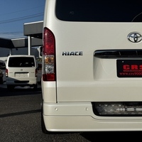 5841 令和5年式 ハイエース　スーパーGL　ダークプライムⅡ　2WD　2000cc　ガソリン車　5人乗り　1.0万kmのサムネイル
