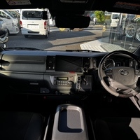 5841 令和5年式 ハイエース　スーパーGL　ダークプライムⅡ　2WD　2000cc　ガソリン車　5人乗り　1.0万kmのサムネイル