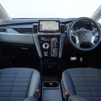 5504　令和7年式　デリカD:5　CHAMONIX　4WD　2300㏄　ディーゼル車　登録済み未使用車　8人乗り　ステップ有　20kmのサムネイル