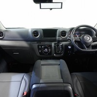 5920 日産 キャラバン GRANDプレミアム GX (MC後モデル)4WD 2,400cc(ディーゼル車) 2/5人乗車 10kmのサムネイル