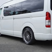 5871 【新車登録済み未使用車】 令和7年式 ハイエースワゴン グランドキャビン 2WD 2700cc ガソリン車 10人乗り 8kmのサムネイル