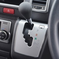 5871 【新車登録済み未使用車】 令和7年式 ハイエースワゴン グランドキャビン 2WD 2700cc ガソリン車 10人乗り 8kmのサムネイル