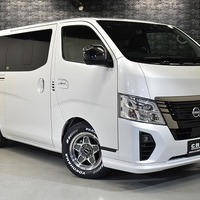 5968 日産 キャラバン GRANDプレミアム GX (MC後モデル)2WD 2,400cc(ディーゼル車) 2/5人乗車 10kmのサムネイル