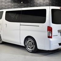 5968 日産 キャラバン GRANDプレミアム GX (MC後モデル)2WD 2,400cc(ディーゼル車) 2/5人乗車 10kmのサムネイル