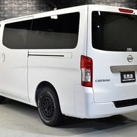 5920 日産 キャラバン GRANDプレミアム GX (MC後モデル)4WD 2,400cc(ディーゼル車) 2/5人乗車 10kmのサムネイル