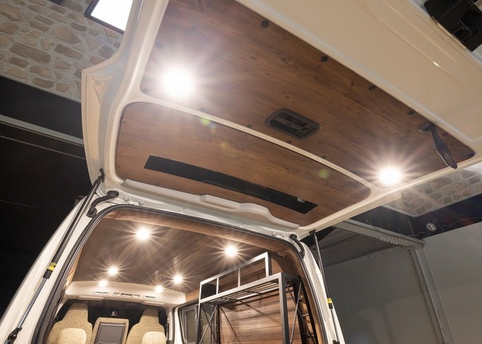 HIACE COMPLETE「SEDONA typeⅢ」　セドナタイプ3のサムネイル