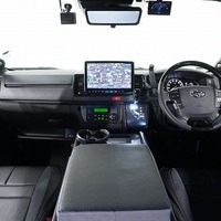 6136 令和7年式 ハイエース スーパーGL ダークプライムS 4WD 2,800cc (ディーゼル車) 2/5人乗車 0.7万km 車検令和9年2月25日のサムネイル