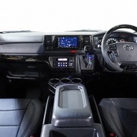 6130 平成28年式 ハイエース スーパーGL ダークプライム 2WD 3,000cc (ディーゼル車) 2/5人乗車 10.5万kmのサムネイル