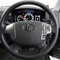 5828 ハイエース DX 2WD 2800cc ディーゼル車 3/6人乗り 13kmのサムネイル