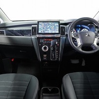 5579 令和7年式 登録済未使用車 三菱デリカ D:5 CHAMONIX  電動サイドステップ有 4WD 2,200cc (ディーゼル車)  8人乗り 8km 車検:令和10年10月のサムネイル