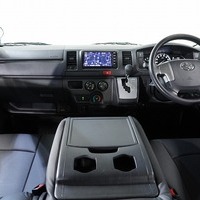 5950 令和6年式 ハイエース DX GLパッケージ 2WD 2,800cc (ディーゼル車) 3/6人乗車 1.9万km 車検令和8年5月8日のサムネイル