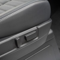 5586 【新車登録済み未使用車】 令和7年式 三菱 デリカD5 シャモニー 4WD 2,300cc (ディーゼル) 8人乗車 13kmのサムネイル