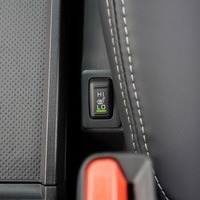 5586 【新車登録済み未使用車】 令和7年式 三菱 デリカD5 シャモニー 4WD 2,300cc (ディーゼル) 8人乗車 13kmのサムネイル