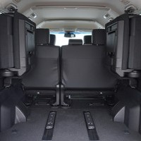 5586 【新車登録済み未使用車】 令和7年式 三菱 デリカD5 シャモニー 4WD 2,300cc (ディーゼル) 8人乗車 13kmのサムネイル