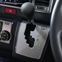 5891 令和7年式 ハイエース スーパーGL 2WD 2,000cc (ガソリン) 2/5人乗車 0.3万km 車検令和9年6月8日のサムネイル