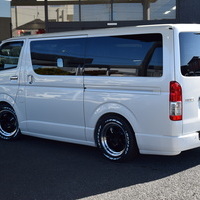 5847 令和7年式　登録済み未使用車　ハイエース　スーパーGL　ダークプライムⅡ　2WD　2000cc　ガソリン車　5人乗り　67kmのサムネイル