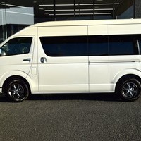 5869　登録済み未使用車　令和7年式 ハイエース グランドキャビン 2WD 2700cc ガソリン車 10人乗り 8kmのサムネイル