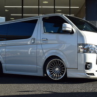 5841 令和5年式 ハイエース　スーパーGL　ダークプライムⅡ　2WD　2000cc　ガソリン車　5人乗り　1.0万kmのサムネイル