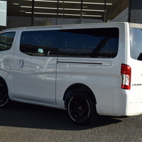 5966 キャラバン グランドプレミアムGX(MC後モデル) 2WD 2,400cc (ディーゼル車) 5人乗車のサムネイル