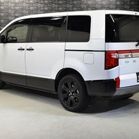 5579 令和7年式 登録済未使用車 三菱デリカ D:5 CHAMONIX  電動サイドステップ有 4WD 2,200cc (ディーゼル車)  8人乗り 8km 車検:令和10年10月のサムネイル