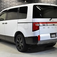 5579 令和7年式 登録済未使用車 三菱デリカ D:5 CHAMONIX  電動サイドステップ有 4WD 2,200cc (ディーゼル車)  8人乗り 8km 車検:令和10年10月のサムネイル