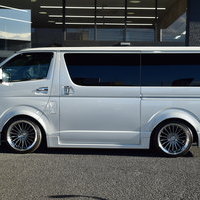 5841 令和5年式 ハイエース　スーパーGL　ダークプライムⅡ　2WD　2000cc　ガソリン車　5人乗り　1.0万kmのサムネイル