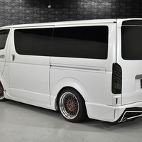 6130 平成28年式 ハイエース スーパーGL ダークプライム 2WD 3,000cc (ディーゼル車) 2/5人乗車 10.5万kmのサムネイル