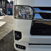 5841 令和5年式 ハイエース　スーパーGL　ダークプライムⅡ　2WD　2000cc　ガソリン車　5人乗り　1.0万kmのサムネイル