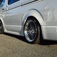 5841 令和5年式 ハイエース　スーパーGL　ダークプライムⅡ　2WD　2000cc　ガソリン車　5人乗り　1.0万kmのサムネイル