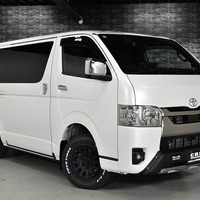 6128 令和7年式 ハイエース スーパーGL ダークプライムS 4WD 2,800cc (ディーゼル車) 2/5人乗車 0.6万km 車検令和9年6月5日のサムネイル