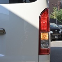 6044.平成29年式 ハイエース スーパーGL ダークプライム 2WD 3,000cc ディーゼル車 走行12.3万キロ 検査1年付きのサムネイル