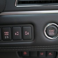 5573.令和7年式 デリカD:5 シャモニー ステップレス 4WD 2,300㏄ ディーゼル車 走行6キロ 車検令和10年9月のサムネイル