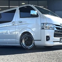 5847 令和7年式　登録済み未使用車　ハイエース　スーパーGL　ダークプライムⅡ　2WD　2000cc　ガソリン車　5人乗り　67kmのサムネイル