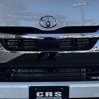 5847 令和7年式　登録済み未使用車　ハイエース　スーパーGL　ダークプライムⅡ　2WD　2000cc　ガソリン車　5人乗り　67kmのサムネイル