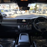 5847 令和7年式　登録済み未使用車　ハイエース　スーパーGL　ダークプライムⅡ　2WD　2000cc　ガソリン車　5人乗り　67kmのサムネイル