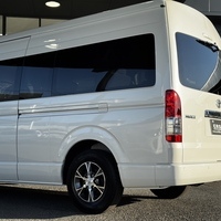 5869　登録済み未使用車　令和7年式 ハイエース グランドキャビン 2WD 2700cc ガソリン車 10人乗り 8kmのサムネイル
