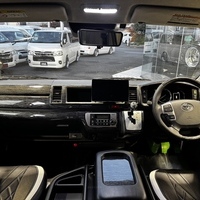6233　令和3年式　ハイエース ワゴンGL　4WD　2,700cc 　ガソリン車　10人乗車　10万kmのサムネイル