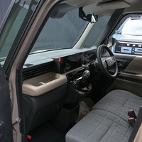 6106.令和7年式 デリカミニ T PREMIUM デリマル 4WD 660cc ガソリン車 走行6キロ 車検令和10年11月のサムネイル