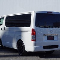 6251　令和4年式　ハイエース　スーパーGL　ダークプライムⅡ　2WD　2800cc　ディーゼル車　5人乗り　8.9万kmのサムネイル