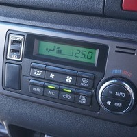 6251　令和4年式　ハイエース　スーパーGL　ダークプライムⅡ　2WD　2800cc　ディーゼル車　5人乗り　8.9万kmのサムネイル