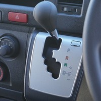 5935　スタンダードPKG　ハイエース　DX　2WD　2000cc　ガソリン車　6人乗りのサムネイル