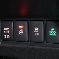 5587 令和7年式 登録済未使用車 三菱デリカ D:5 CHAMONIX  電動サイドステップ有 4WD 2,200cc (ディーゼル車)  8人乗り 8km 車検:令和10年10月のサムネイル