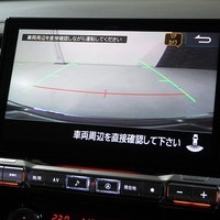 5587 令和7年式 登録済未使用車 三菱デリカ D:5 CHAMONIX  電動サイドステップ有 4WD 2,200cc (ディーゼル車)  8人乗り 8km 車検:令和10年10月のサムネイル