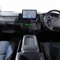 5693 令和7年式 ハイエース スーパーGL ダークプライムS 2WD 2,800cc (ディーゼル車) 2/5人乗車 90km 車検令和9年5月22日のサムネイル